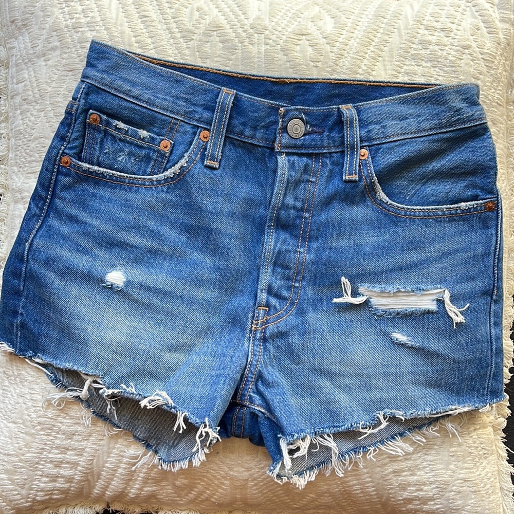 Levi’s 501 Cutoff Denim Shorts size 27. Color blue